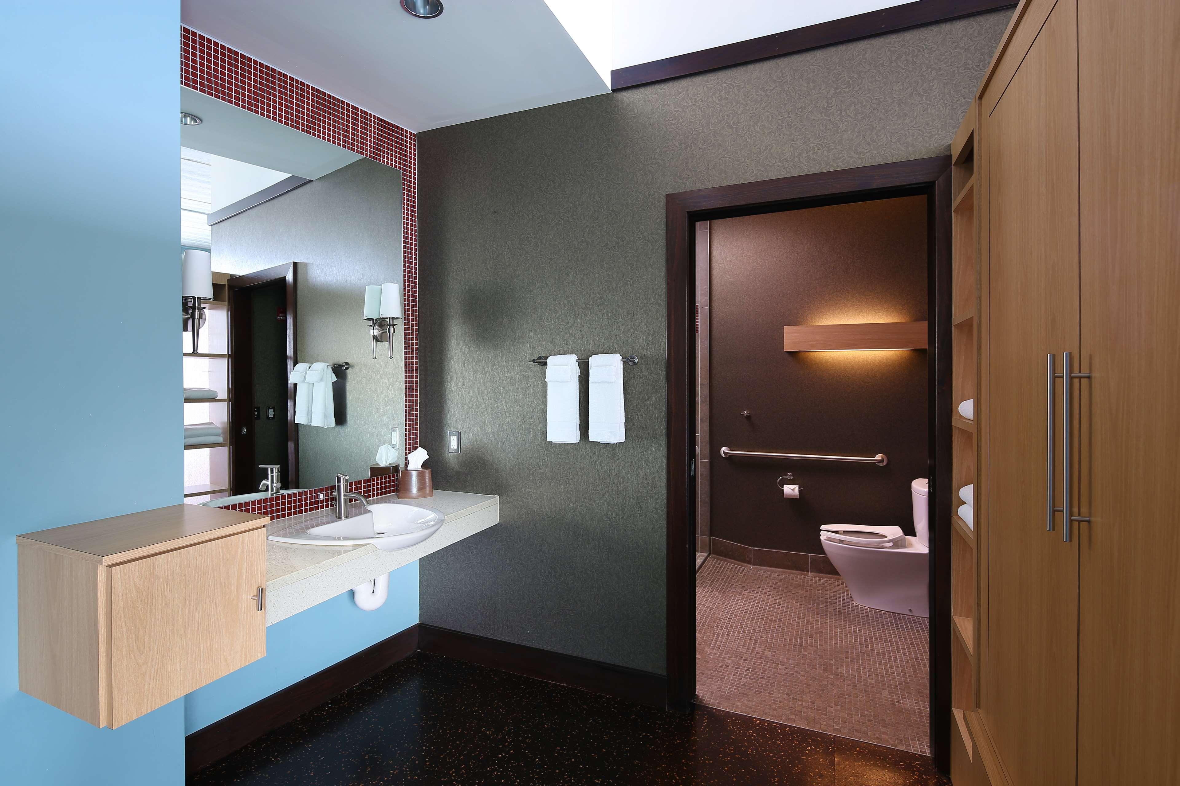 Tulyp, Tapestry Collection By Hilton Hotel Холънд Екстериор снимка